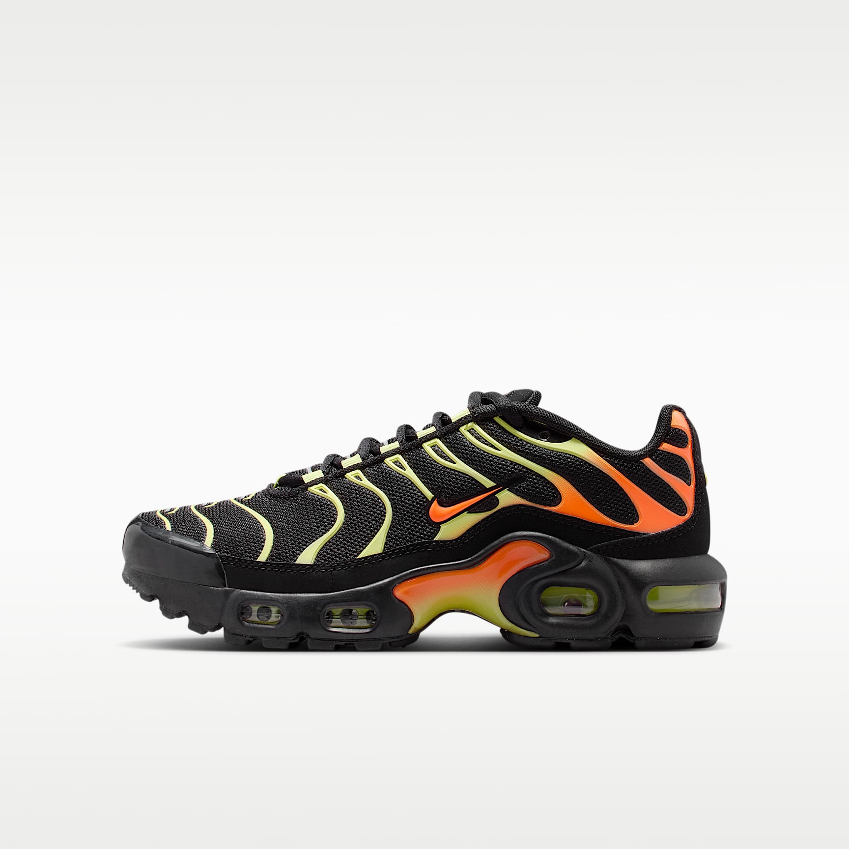 Nike Air Max Plus Older Kids' Shoes. Nike LU